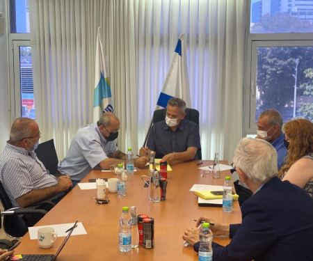 الطيبي والسعدي يجتمعان مع وزير الصحة ومدير عام الوزارة